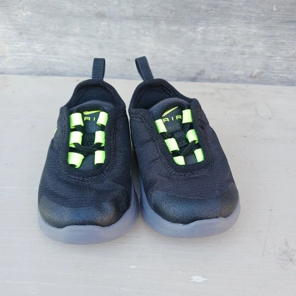 Nike Air Max Motion AQ2744 011 Black/ Green Baby Toddler Size 2C‎ Slip On